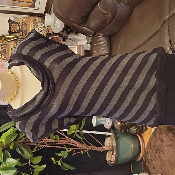 CandyCouture Top L Collar Black and Gray Diagonal Stripes - Picture 1 of 7